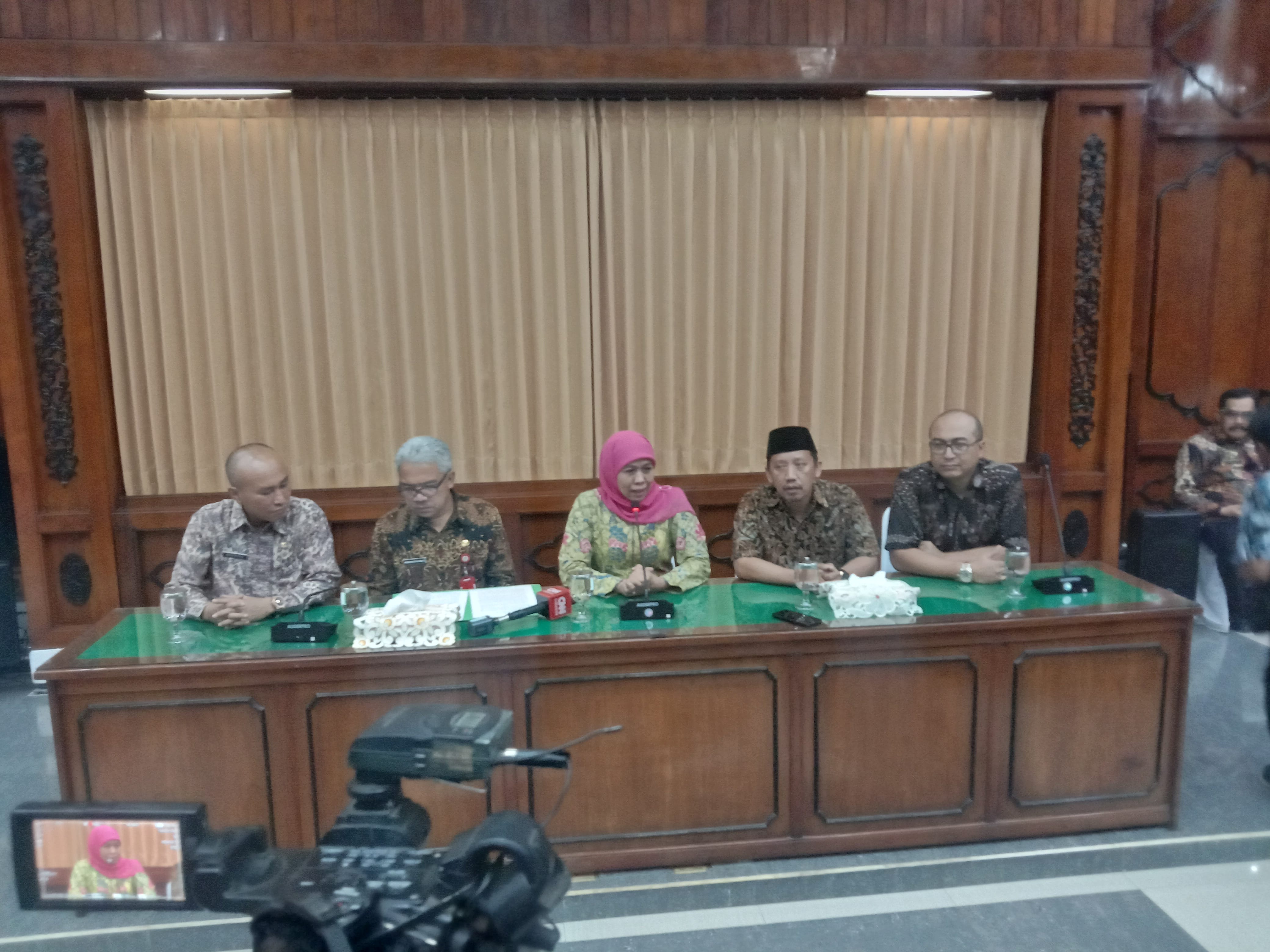 Konferensi Pers penetapan UMP Jawa Timur bertempat di Kantor Gubernur Jatim. (Foto: Faiq/ngopibareng.id)