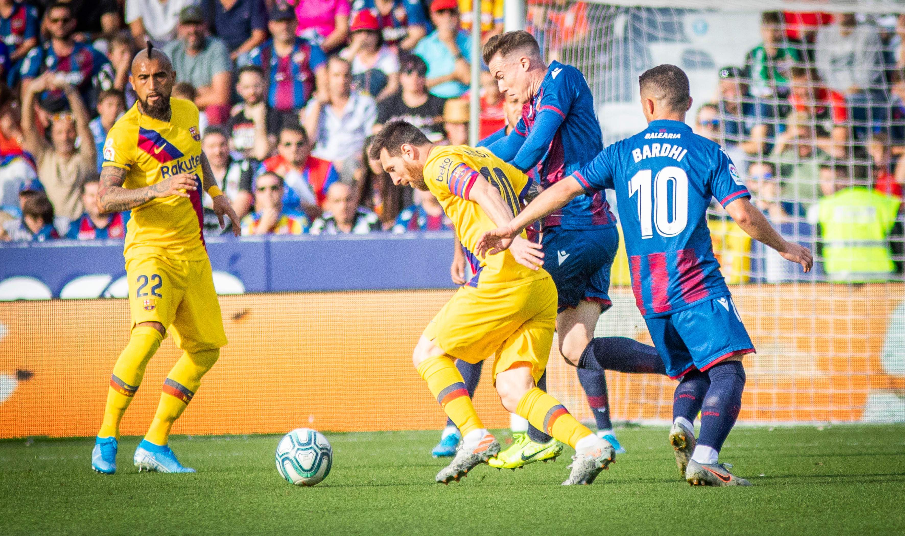 Lionel Messi pun tak mampu menyelamatkan Barcelona dari kekalahan memalukan (1-3) dari Levante. (Foto: Twitter/@LevanteUD)