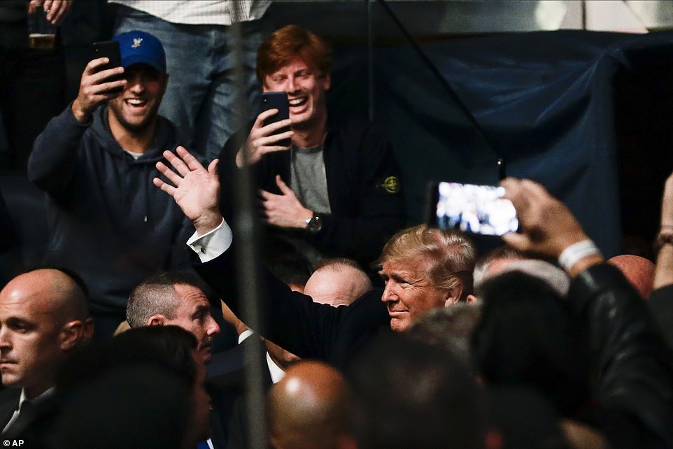 Presiden Amerika Serikat Donald Trump nonton mixed martial arts (MMA) UFC 244 di Madison Square Garden, Sabtu 2 November 2019, atau Minggu WIB. (Foto: Daily Mail)