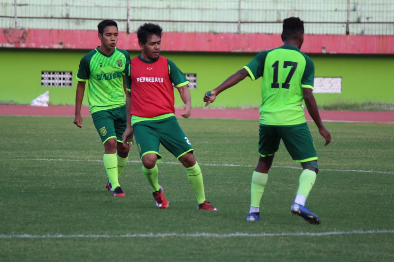Skuat Persebaya saat menjalani latihan di Stadion Gelora Delta, Sidoarjo. (Foto: Haris/Ngopibareng.id) 