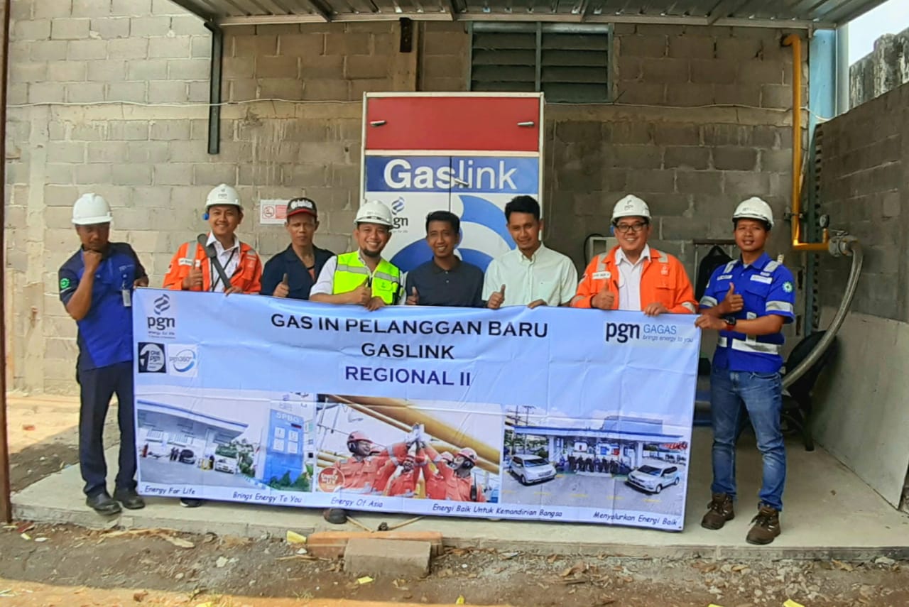 Tim PGN Gagas usai memasang jaringan di PT Jaya Sejati, Pandaan, Senin 4 November 2019. (istimewa)