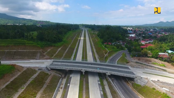 Kementerian Pekerjaan Umum dan Perumahan Rakyat (PUPR) terus memacu pembangunan jalan Tol Manado–Bitung (Mabit) sepanjang 39,9 km.  (Foto: Kementerian PUPR)