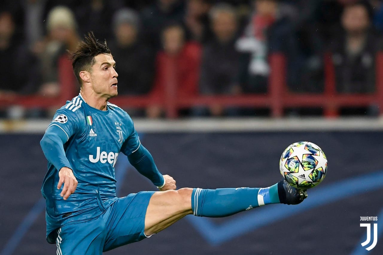 Christiano Ronaldo berperan penting atas gol pertama Juventus yang dicetak Aaron Ramsey. (Foto: Twitter/@juventus) 
