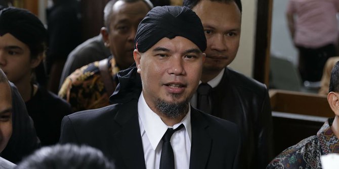 Vonis Ahmad Dhani di kasus 'Idiot' disunat menjadi 3 bulan setelah banding di Pengadilan Tinggi Jawa Timur. Sedangkan perkara di Jakarta divonis 1 tahun penjara usai kasasi di Mahkamah Agung. (Foto: Istimewa)