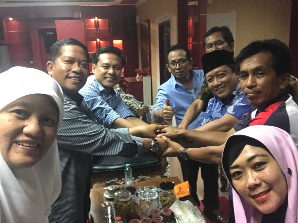 Para pihak yang berpolemik soal GBT telah dipertemukan di ruang kerja Ketua DPRD Kota Surabaya, Jumat, 8 November 2019. (Foto: Faiq/ngopuibareng.id)
