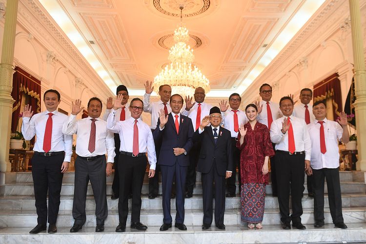 Presiden Joko Widodo didampingi Wakil Presiden Ma'ruf Amin memperkenalkan 12 wakil menteri, pada Jumat, 25 Oktober 2019. (Foto: Setpres)