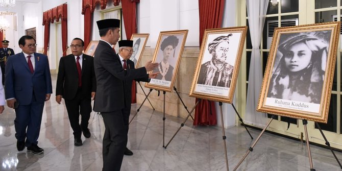 Presiden Joko Widodo (Jokowi) memberikan gelar Pahlawan Nasional kepada 6 tokoh Indonesia, Jumat 8 November 2019. (Foto: Setpres)