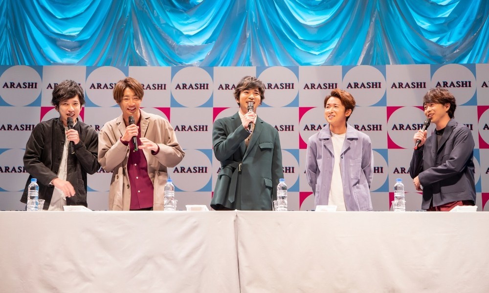 Grup idola J-Pop, Arashi digawangi Masaki Aiba, Satoshi Ohno, Jun Matsumoto, Sho Sakurai, dan Kazunari. (Foto: Weibo)