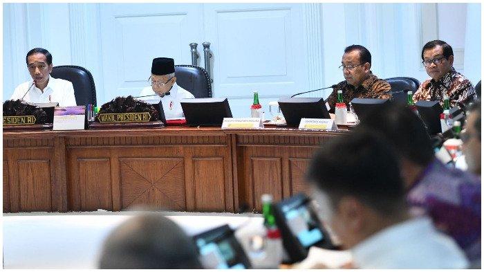 Presiden Joko Widodo menggelar rapat terbatas di Jakarta. (Foto: Setneg)