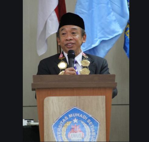 Komedian Nurul Qomar atau Qomar pernah menjabat sebagai Rektor Universitas Muhadi Setyabudi (UMUS). (Foto: Dok. UMUS)