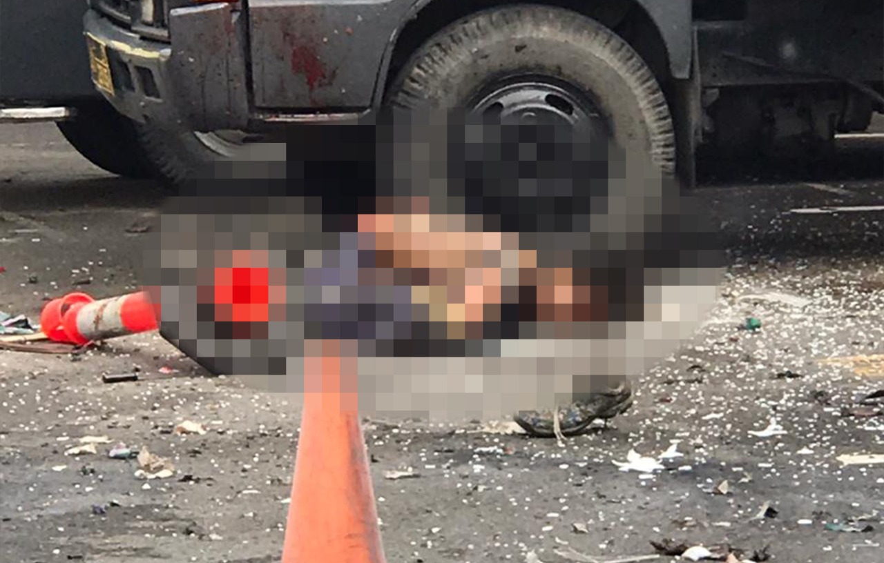 Pelaku bom bunuh diri tergeletak di Polrestabes Medan. (Foto: istimewa)