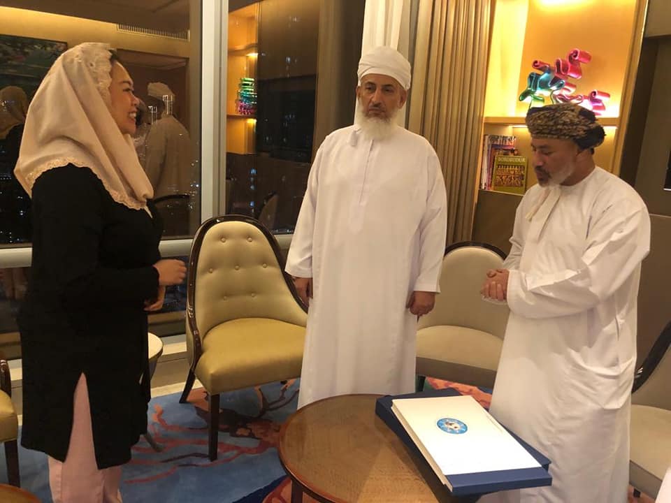 Yenny Wahid bertemu Menteri Urusan Agama dan Waqaf Kerajaan Oman (Minister of National endowment and Religious Affairs), Dr. Abdullah al Salmi didampingi Dubes Oman, Sayyed Nizar. (Foto: Istimewa)