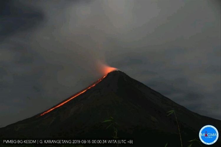 Foto: Lava keluar dari kawah Gunung Karangetang. (Foto: Dok. PVMBG)