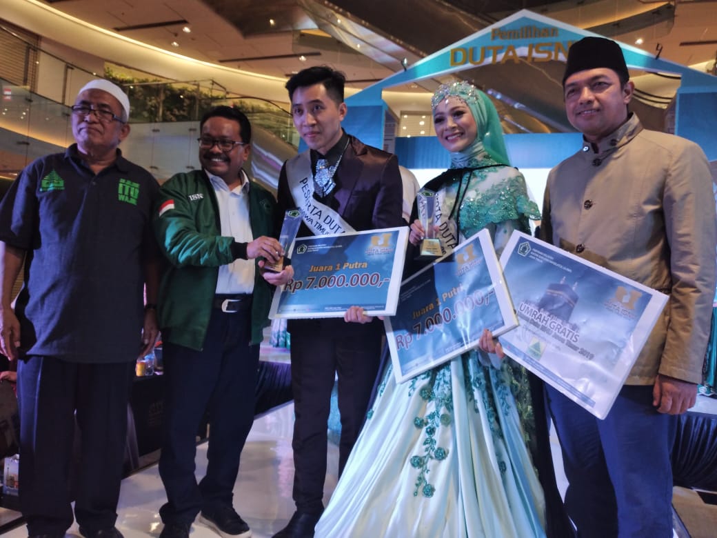 Para juara Duta ISNU 2019 digelar PW Ikatan Sarjana Nahdlatul Ulama (ISNU) Jawa Timur di Grand City, Surabaya. (Foto: Istimewa)