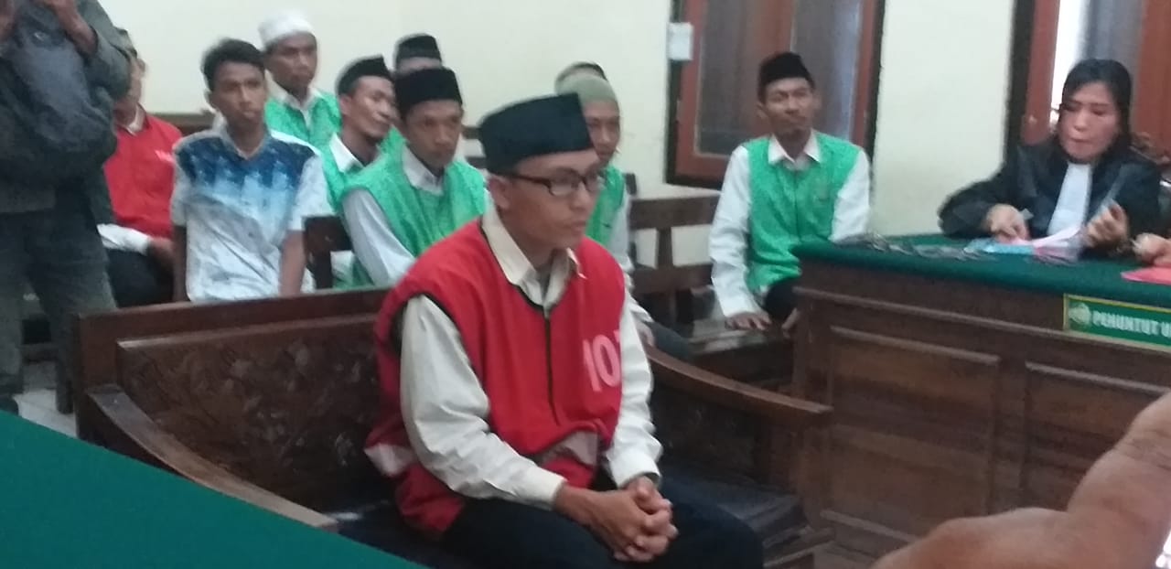 Guru Pramuka di Surabaya, Rachmat Slamet Santoso alias Memet dijatuhi vonis kebiri. (Foto: Istimewa)