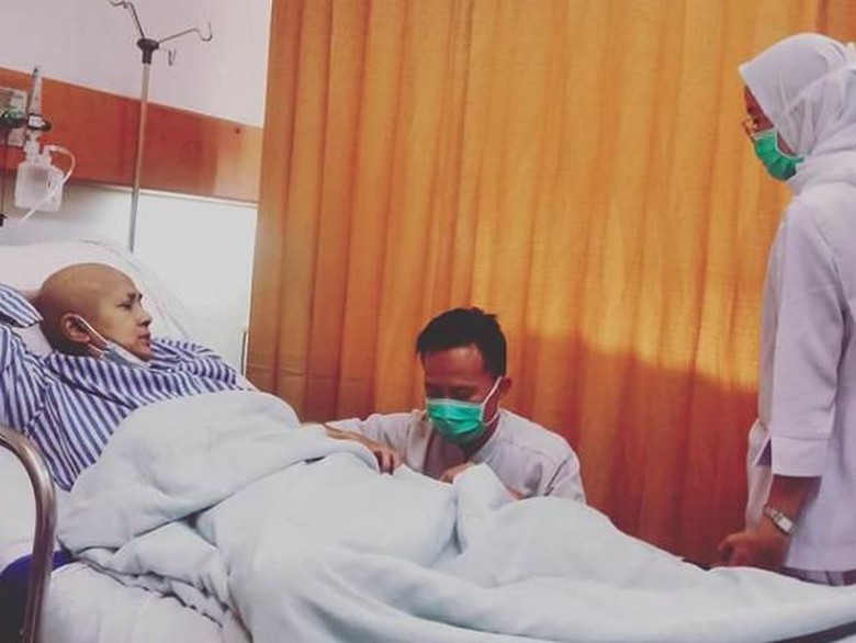 Artis Ria Irawan kembali dirawat di Rumah Sakit Cipto Mangunkusumo atau RSCM. (Foto: Instagram @riairawan)