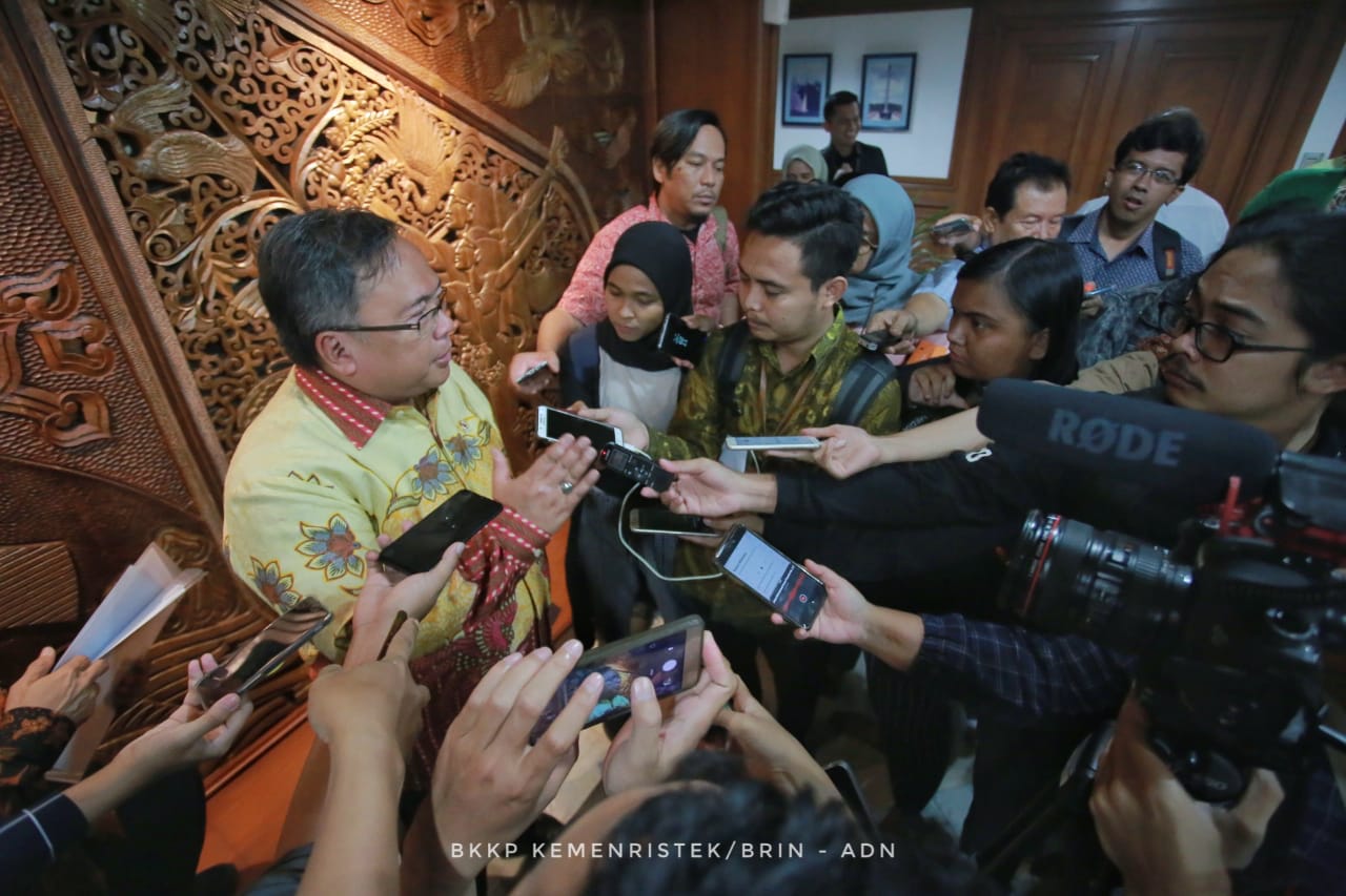 Menteri Ristek/ Kepala BRIN Bambang Permadi Soemantri Brodjonegoro dalam jumpa pers. ( Foto: BKKP Kemenristek/BRIN-ADN)