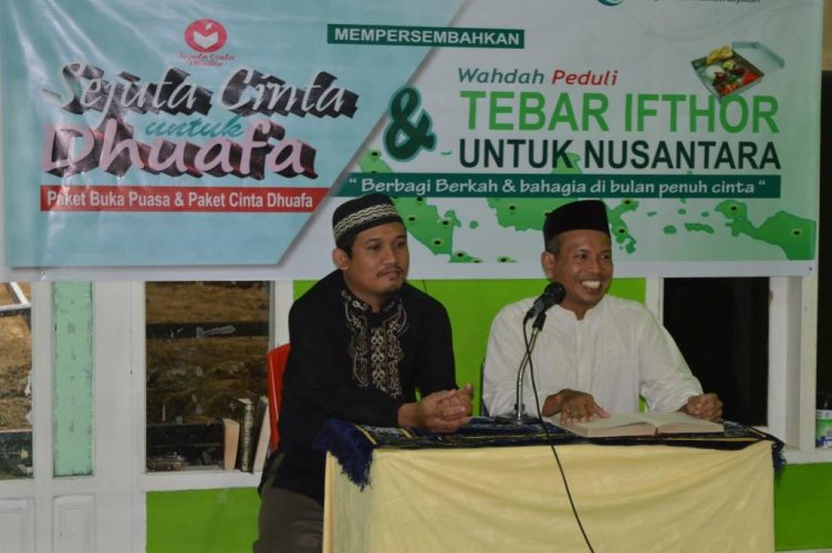 Ketua MUI Kabupaten Mamuju KH Namru Asdar (kanan). (Foto: MUI Sulsel)