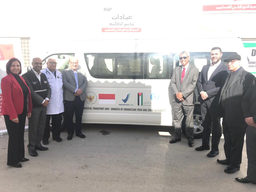 Satu unit Medical Transportation Unit yang diserahkan Dubes RI untuk Yordania dan Palestina, Andy Rachmianto. (Foto: KBRI Amman)