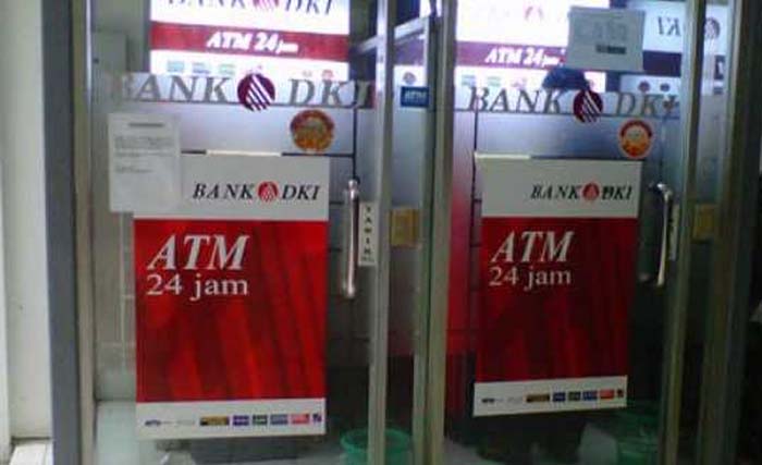 Ilustrasi ATM Bank DKI. (Ngobar)