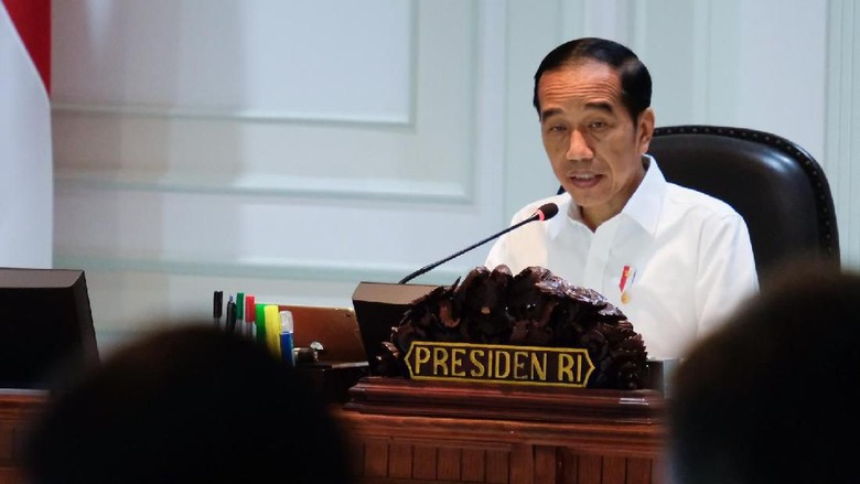 Presiden Jokowi saat memimpin rapat terbatas kebijakan pengadaan alutsista di Istana, Jumat, 22 November 2019. (Foto: BPMI)