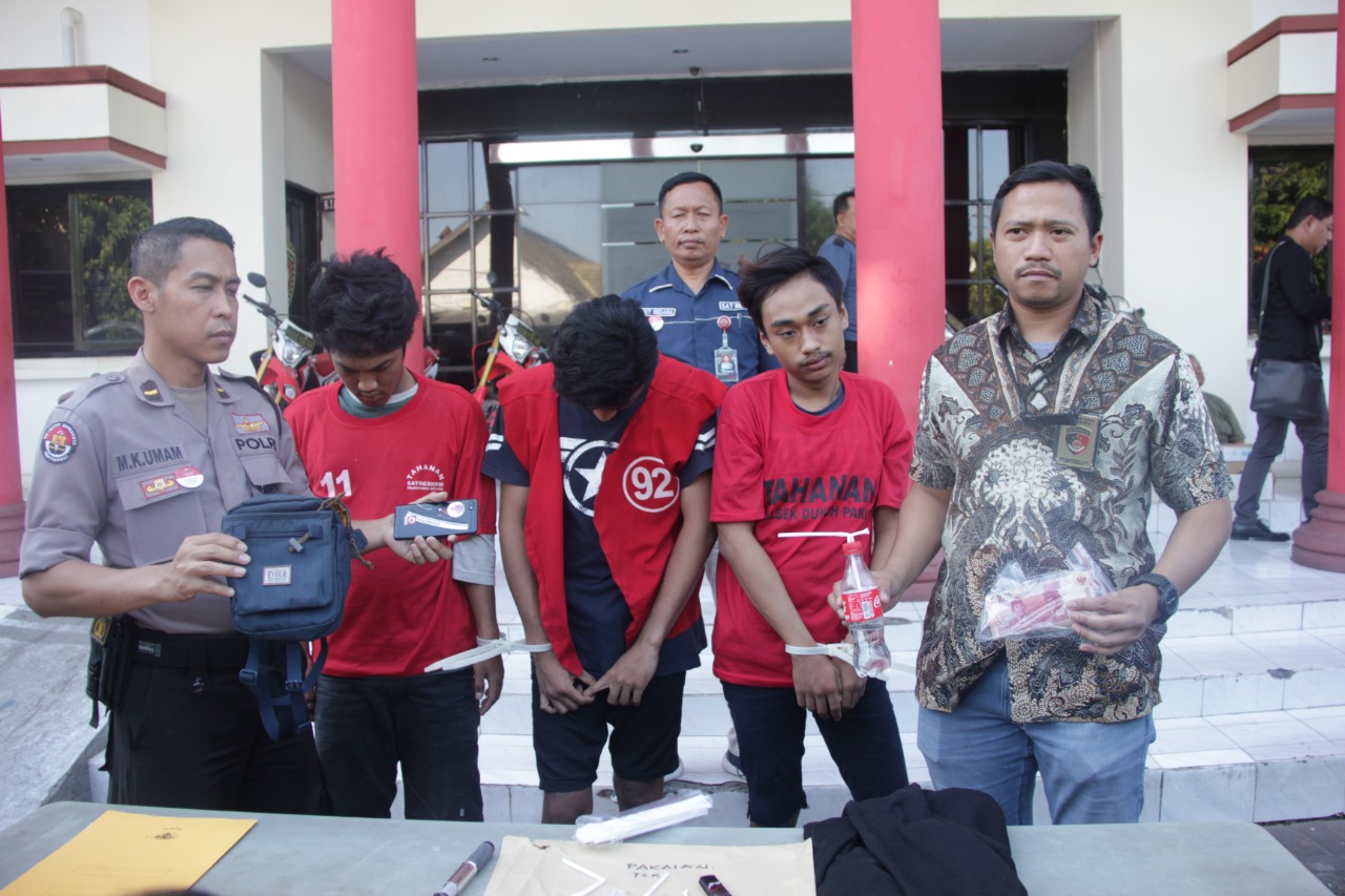 Ungkap kasus pencurian dengan pemberatan di Mapolresatabes Surabaya. (Foto: Dok Humas Polrestabes Surabaya)