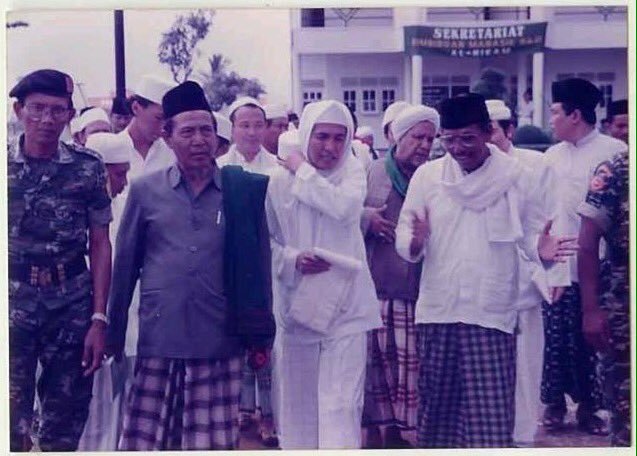 KH Imron Hamzah, KH Asrori Al-Ishaqi dan KH Hasyim Muzadi, almaghfurlahum. (Foto: dok/ngopibareng.id)
