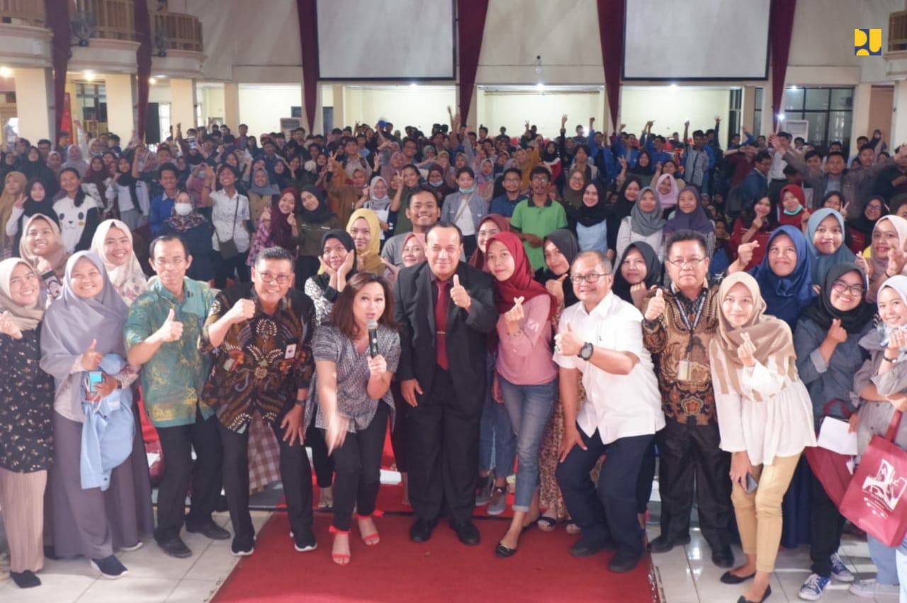 Kementerian PUPR bersama dengan Universitas Sriwijaya (Unsri) menggelar kegiatan PUPR Goes to Campus 2019 di Auditorium Universitas Sriwijaya (Unsri), Palembang, baru-baru ini. (Foto: Kementerian PUPR)