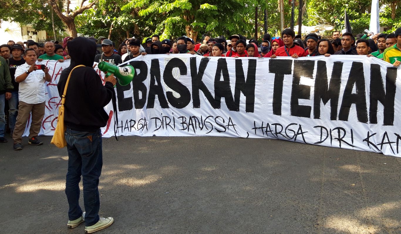 Aliansi suporter Jawa Timur gelar aksi di depan kantor PSSI Jatim, Senin 25 November 2019. (Foto: Haris/ngopibareng.id)