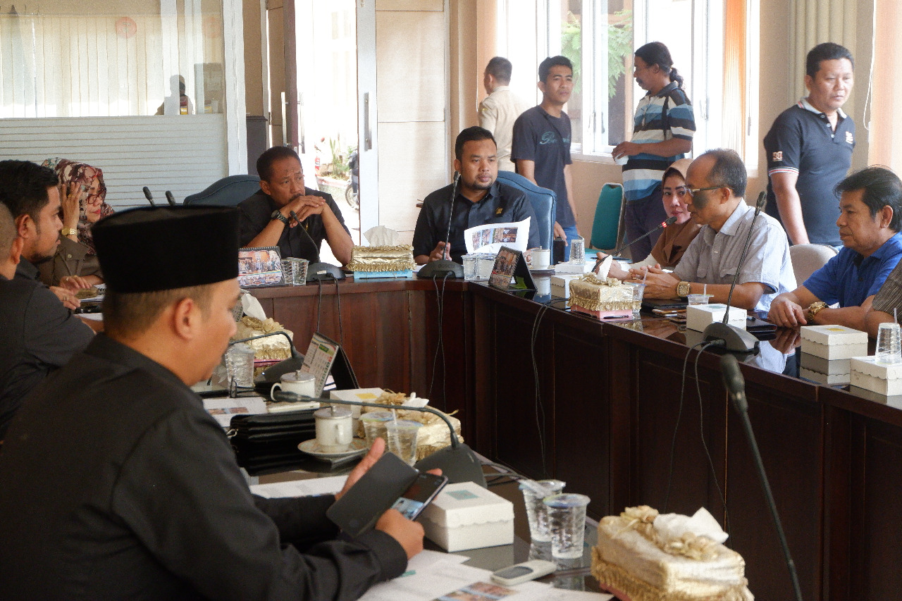 Suasana rapat dengar pendapat (RDP) DPRD membahas ambruknya proyek Pasar Baru, Kota Probolinggo. (Foto: Ikhsan/ngopibareng.id)