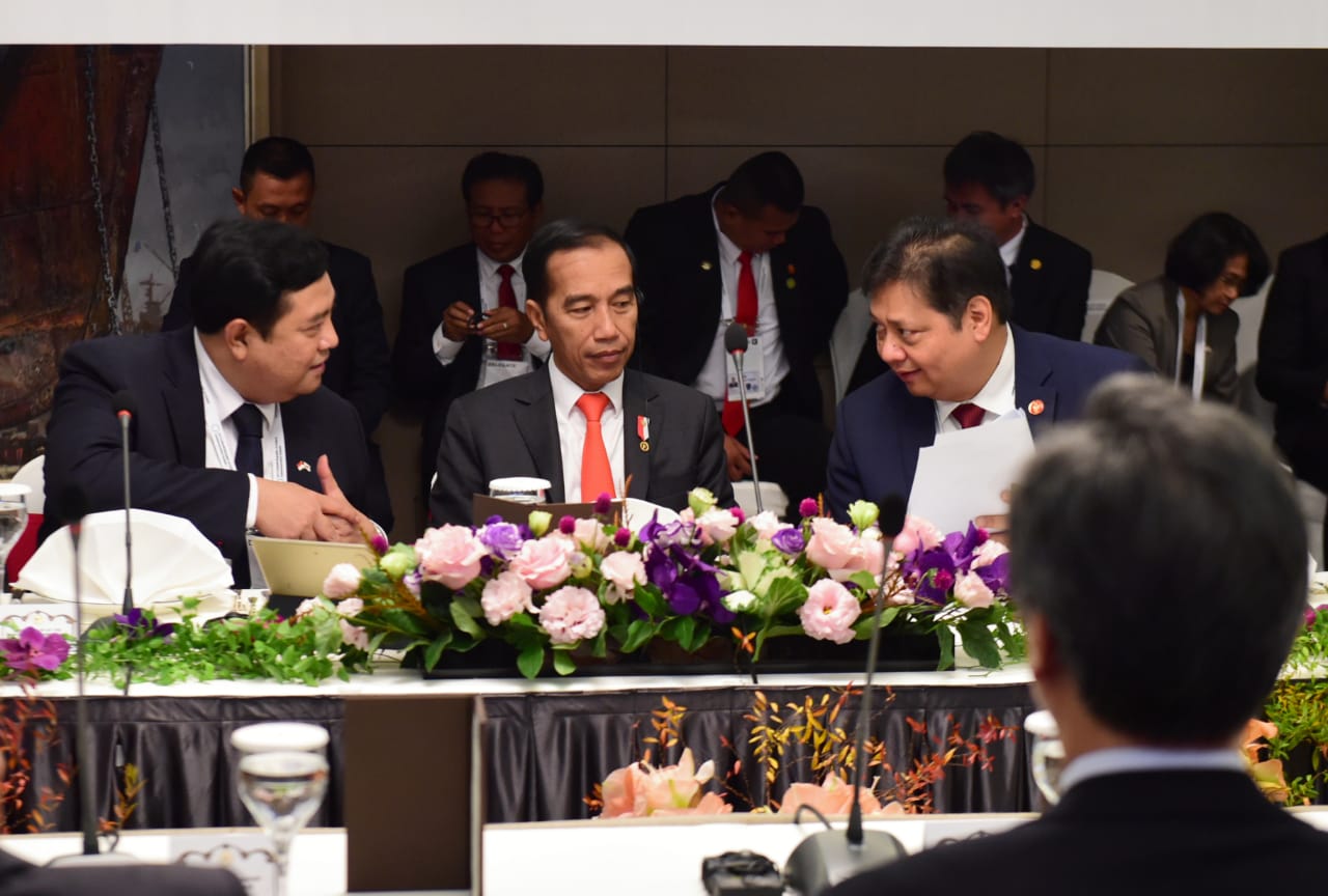 Presiden Joko Widodi mengajak  pengusaha besar Korsel berinvestasi di Indonesia. (Foto: Setpres)