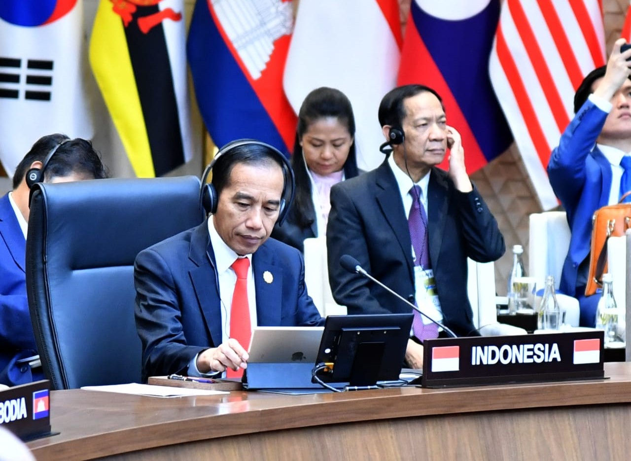 Presiden Jokowi berbicara pada sesi pertemuan KTT Peringatan 30 Tahun Kerja Sama Kemitraan ASEAN-Republik Korea, Busan, 26 November 2019. (Foto: Setpres)