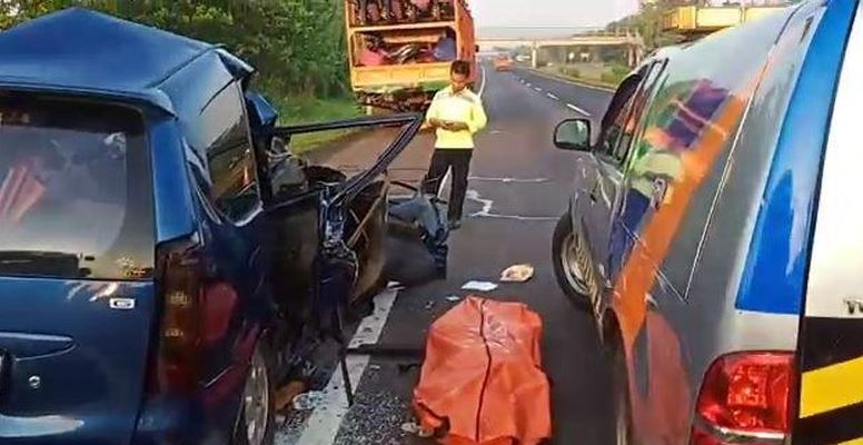 Kecelakaan kembali terjadi di ruas Jalan Tol Cikopo - Palimanan (Cipali), Jawa Barat, Kilometer 113.200 Jalur B, Minggu 1 Desember 2019. (Foto: YouTube) 