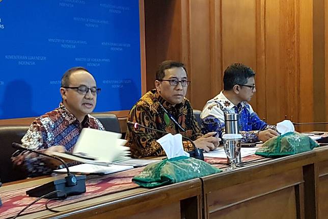 Direktur Jenderal Kerja Sama Multilateral, Febrian Alphyanto Ruddyard, dalam suatu diskusi di Jakarta. (Foto: Kemlu)
