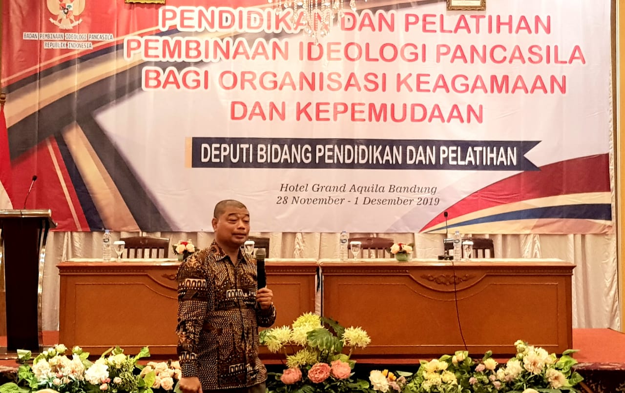 Romo Benny Susetyo Staf Khusus Dewan Pengarah BPIP saat menjadi pembicara Pendidikan dan Pelatihan Ideologi Pancasila Bagi Organisasi Keagamaan dan Kepemudaan di Bandung. (Foto: Istimewa)