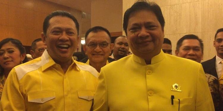 Ketua umum Partai Golkar petahana, Airlangga Hartarto (kanan) bersama Bambang Soesatyo (Bamsoet). (Foto: Istimewa)