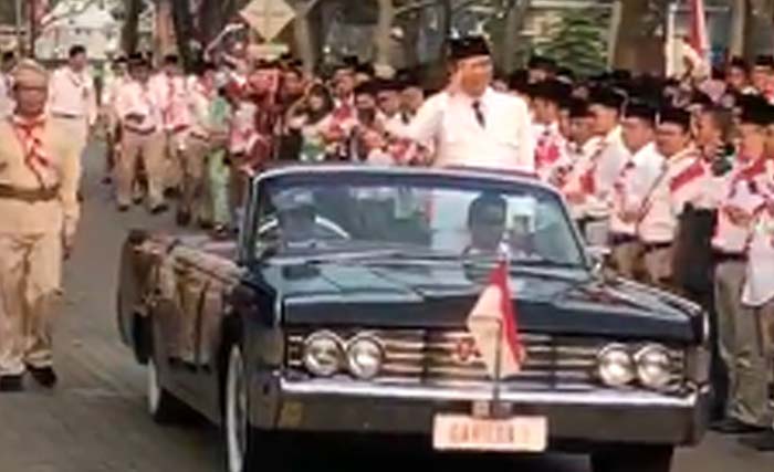 Dirut Garuda I Gusti Ngurah Askhara Danadipbergaya mirip Bung Karno saat HUT kemerdekaan RI di Jakarta 16 Agustus lalu. (Foto:Istimewa)