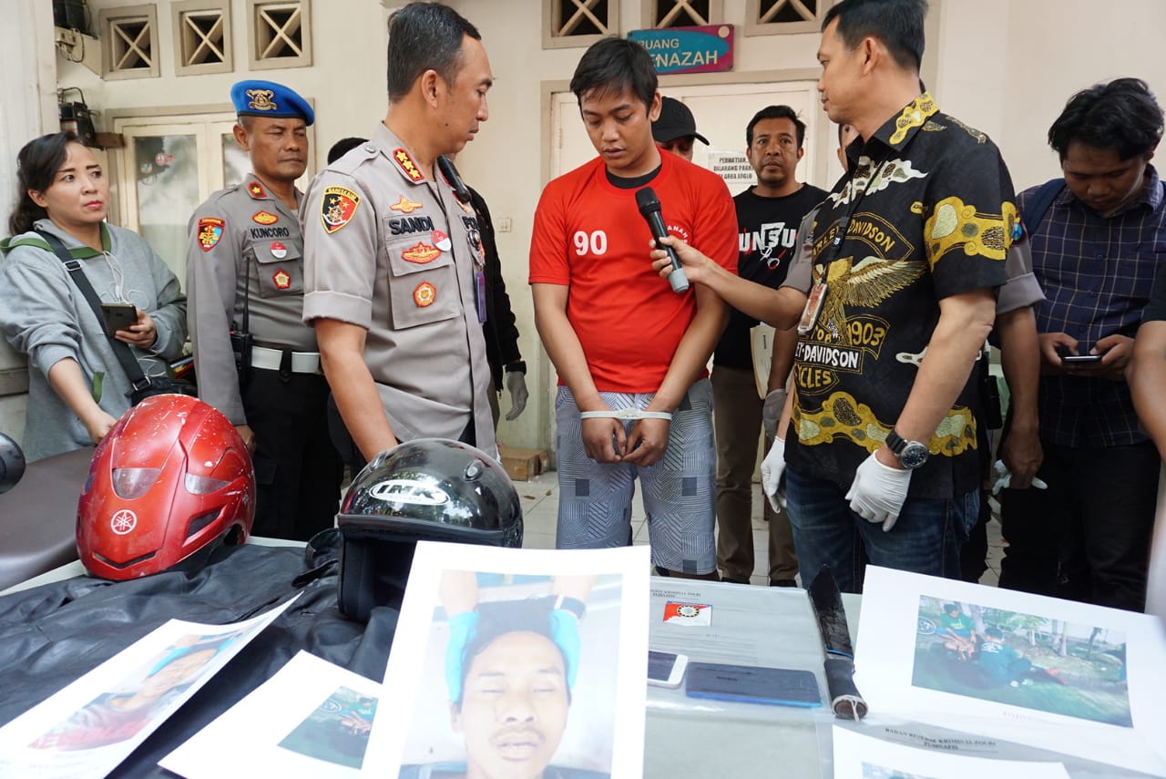 Kapolrestabes Surabaya Kombes Pol Sandi Nugroho saat ungkap kasus begal sadis. (Foto: Faiq/Ngopibareng.id)