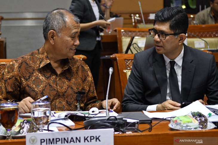 Ketua KPK Agus Rahardjo (kiri). (Foto: Antara)