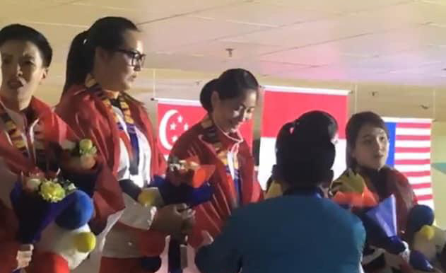 Petenis Indonesia asal Jatim, Jessy Rompies dan Beatrice Gumulya usai memenangkan babak final di nomor ganda putri dalam Sea Games 2019 Filipina. 