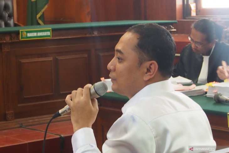 Kepala Bapekko Surabaya, Eri Cahyadi saat menjadi saksi dalam pengadilan kasus Gubeng Ambles di PN Surabaya beberapa waktu lalu. (Foto: Antara)