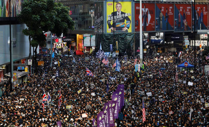 Unjuk rasa terbesar di Hong Kong, hari Minggu 8 Desember kemarin. (Foto:FinancialTimes)