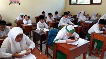 Siswa sedang belajar di sekolah. (Foto: Istimewa)