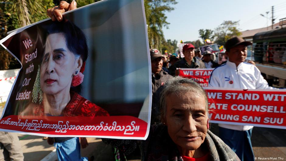 Aksi memprotes Aung San Suu Kyi yang kerap bela genoside terhadap etnis Rohingya di Myanmar. (Foto: rtr)