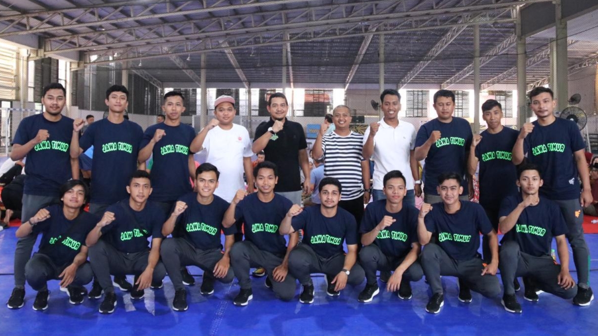 Tim futsal Jawa Timur swafoto di Lapangan Futsal Bhaskara, Surabaya, Rabu 11 Desember 2019. (Foto: Fariz/ngopibareng.id)