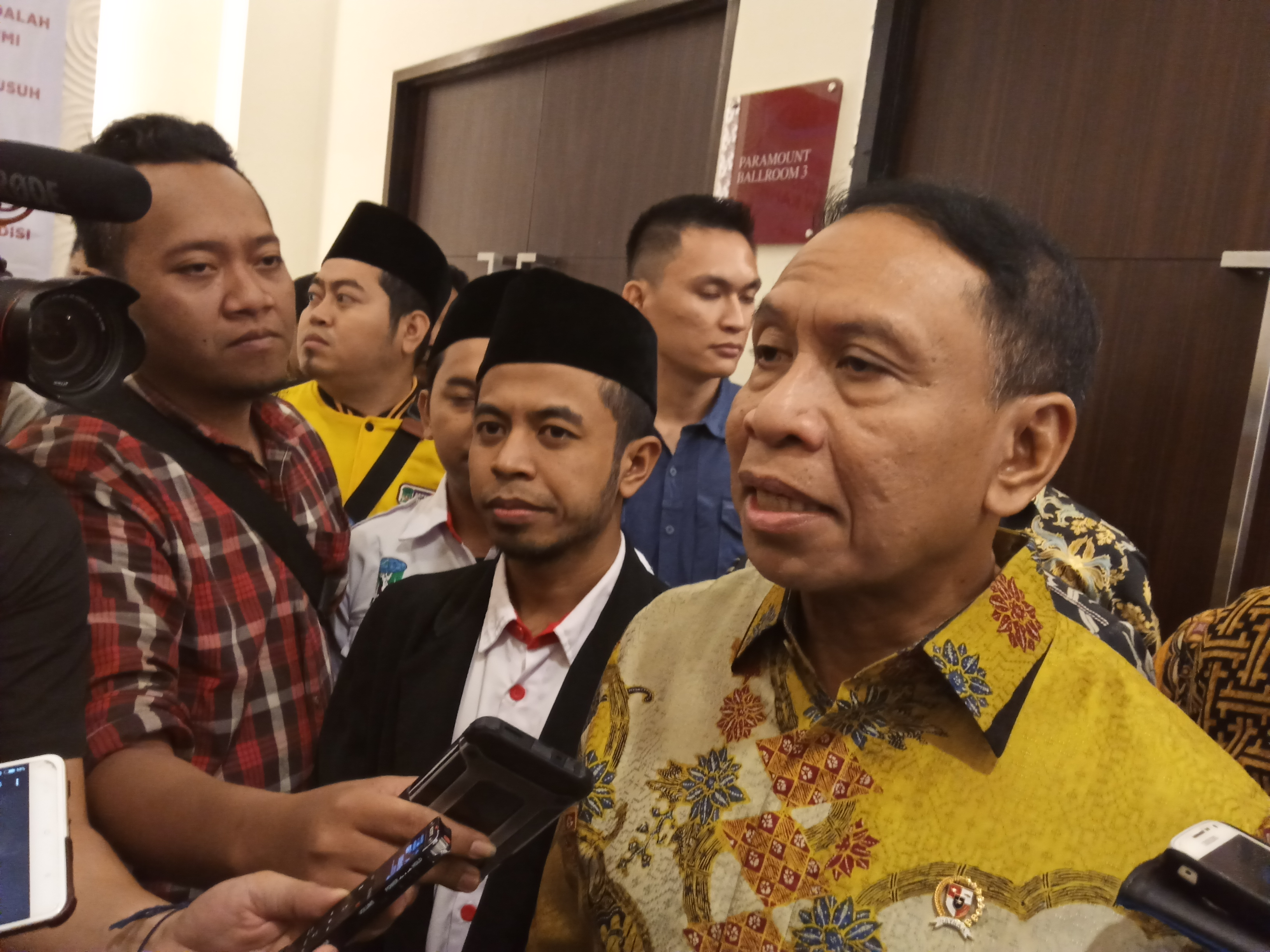 Menteri Pemuda dan Olahraga, Zainuddin Amali, ketika diwawancarai di Hotel Atria, Kota Malang (Foto: Theo/ngopibareng.id)