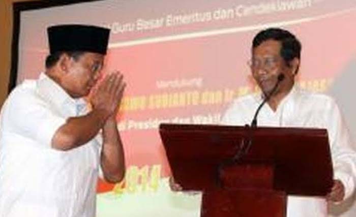 Prabowo dan Mahfud MD pada suatu acara di Jakarta tahun 2014. (Foto:Dok.Kompas)