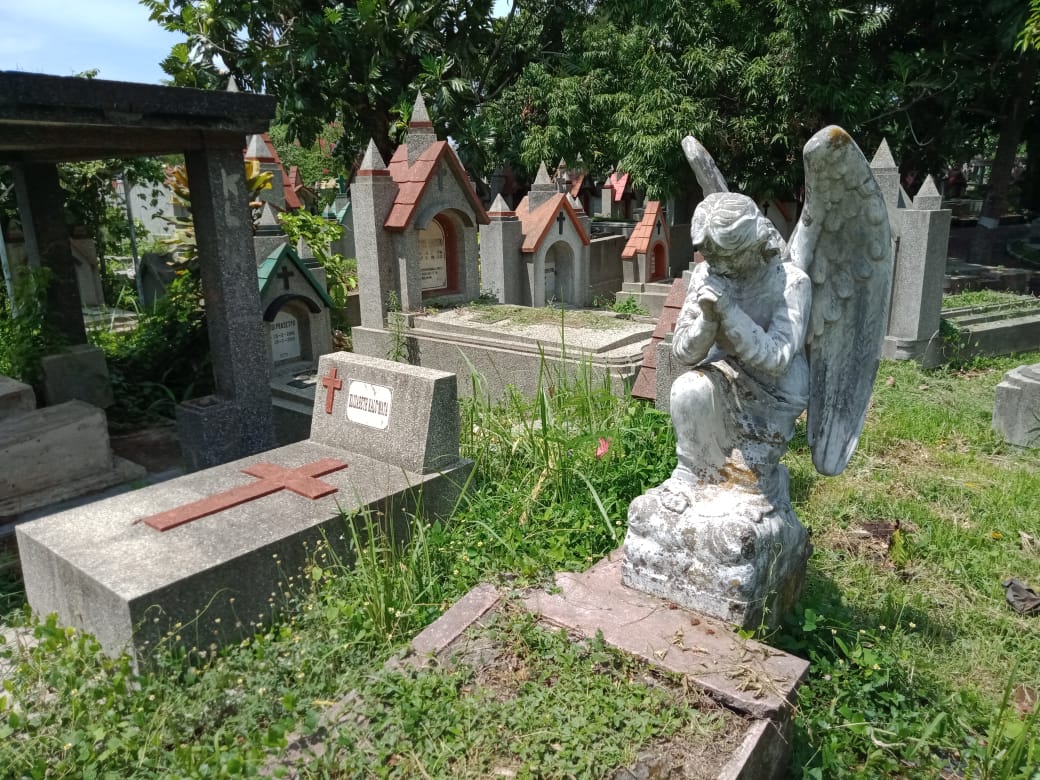 Makam-makam yang ada di TPU Nasrani, Sukun, Kota Malang (Theo/ngopibareng.id)