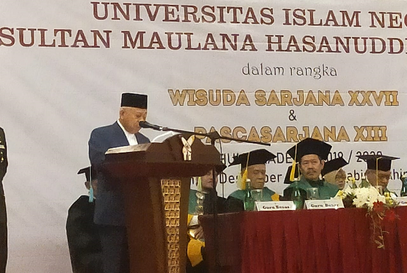 Wakil Presiden KH Ma'ruf Amin memberikan kuliah umum dalam wisuda sarjana UIN Sultan Maulana Hasanuddin Banten, Sabtu, 14 Desember 2019. (Foto: Ant)