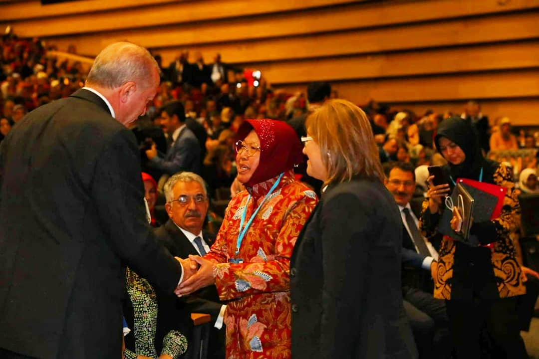 Wali Kota Surabaya Tri Rismaharini saat bertemu dengan Presiden Turki Recep Tayyip Erdogan. (Foto: Women Forum Documentation)